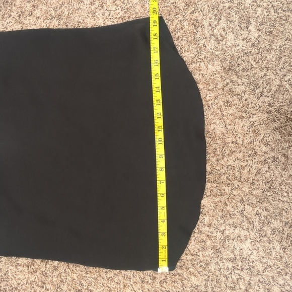 Express women's black satin loose fitting sleeveless tank top 📸 - Picture 9 of 10